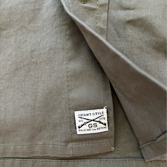 Grunt Style, button down, short sleeve shirt. Very Good Condition! Army Green. - Picture 7 of 11